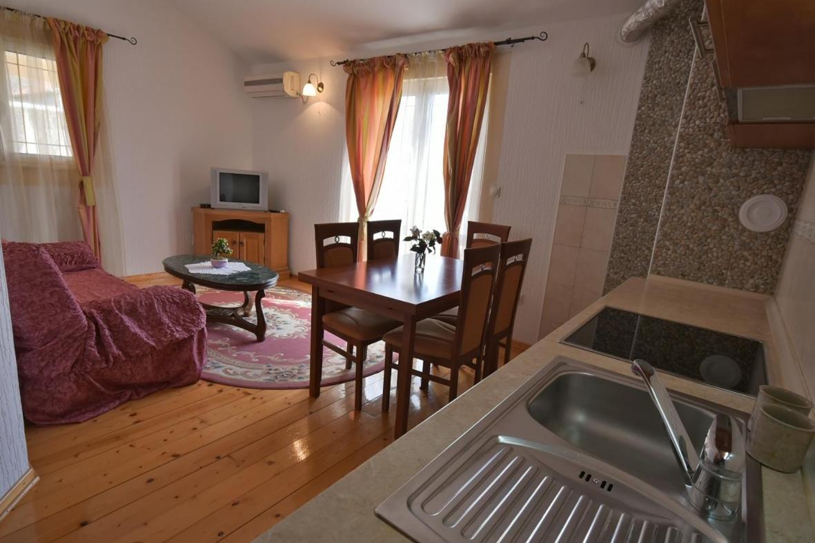 Apartments Popadic With Parking Herceg Novi Room photo